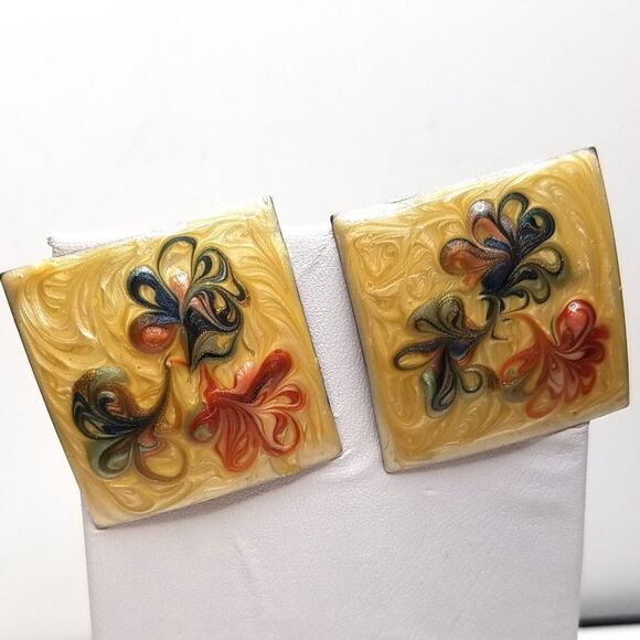 Vintage Enamel Floral Clip Earrings, Hand-painted, Enamel on Metal, 1 1/8 Inches - Picture 7 of 12